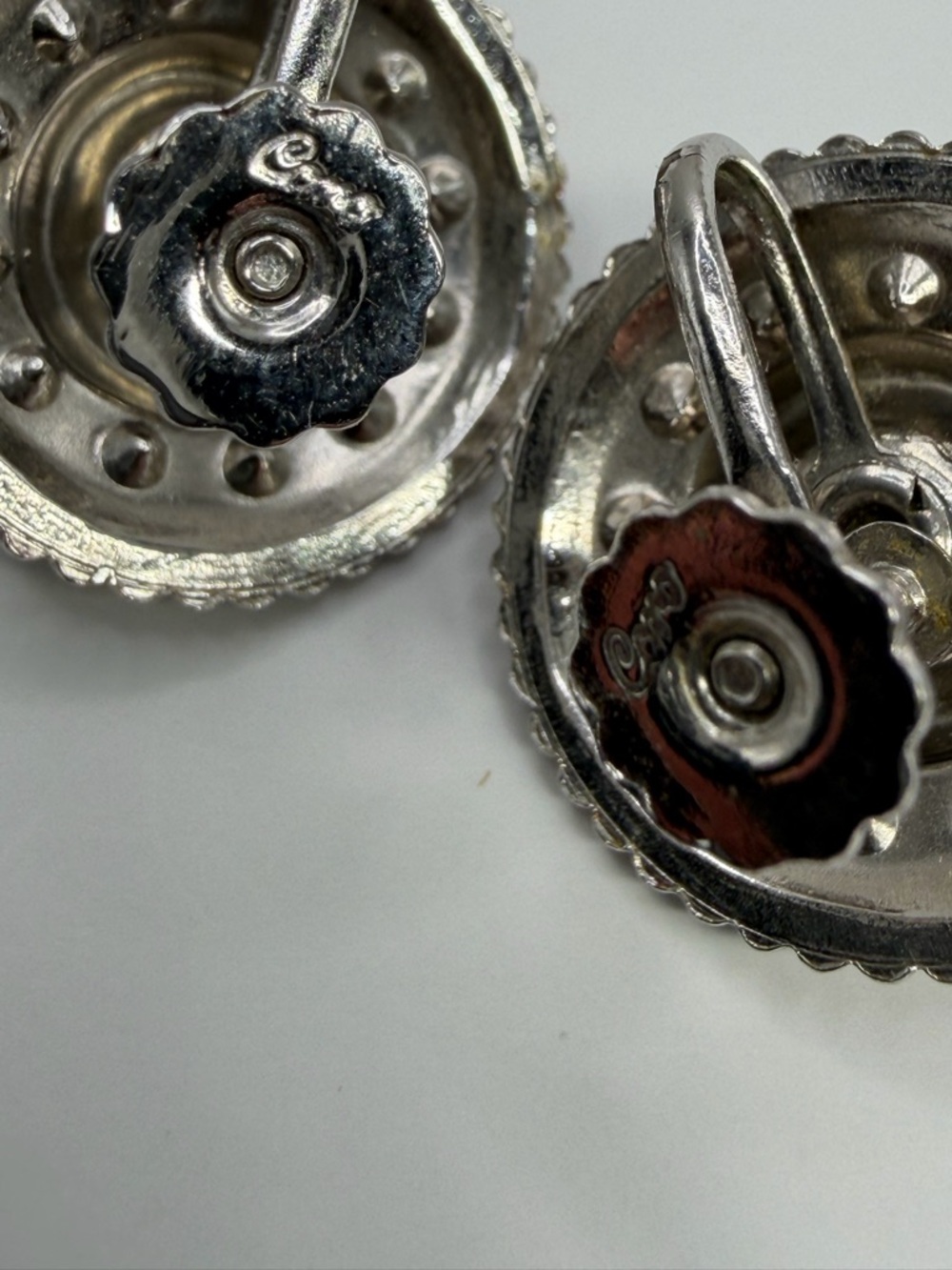Coro Vtg sparkly button screw back Earrings - Picture 8 of 10
